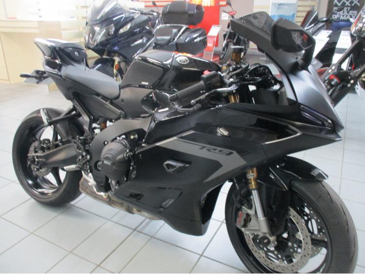 YAMAHA YZF-R9