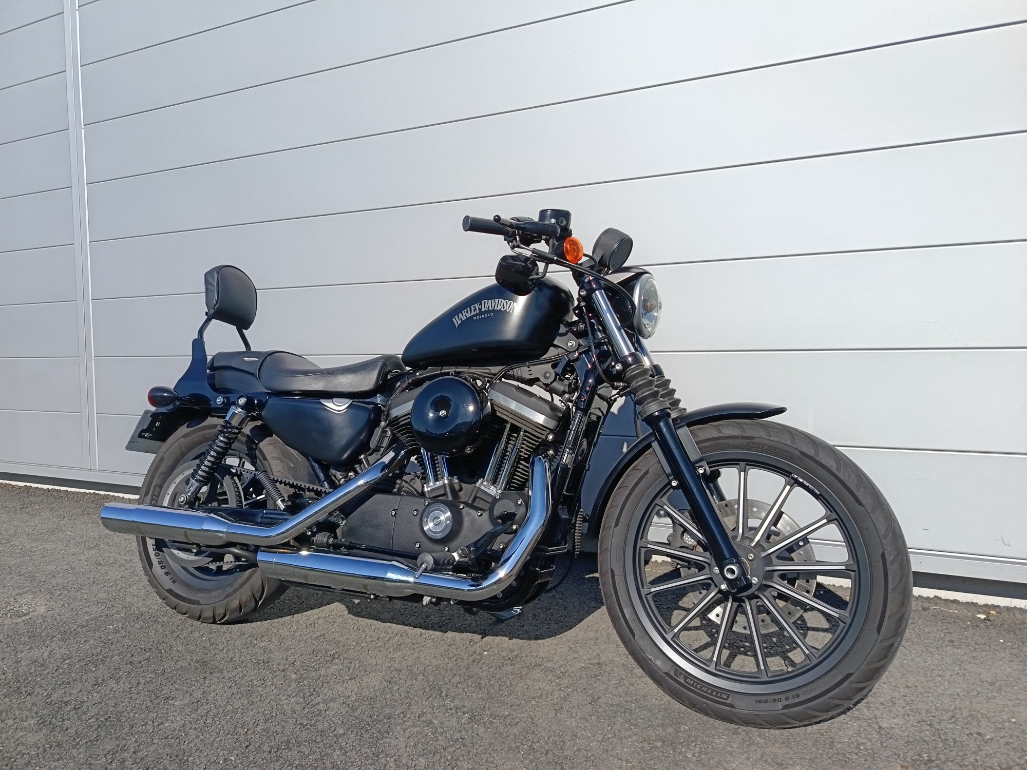 HARLEY-DAVIDSON SPORTSTER IRON 883