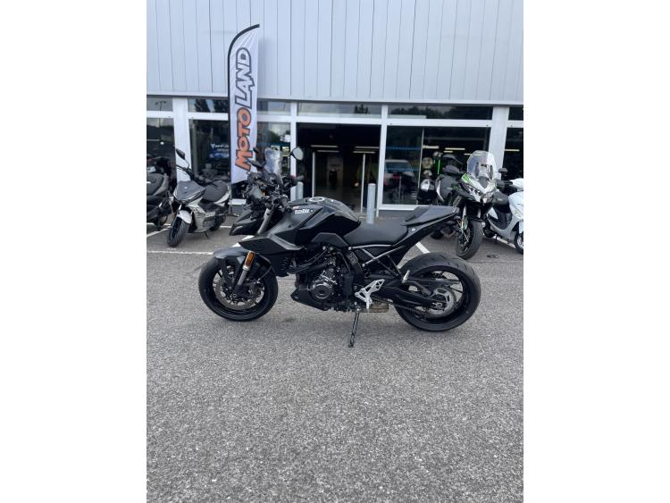 SUZUKI GSX-8S