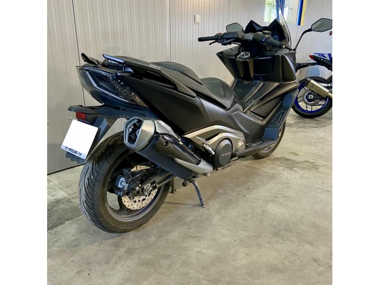 KYMCO AK 550