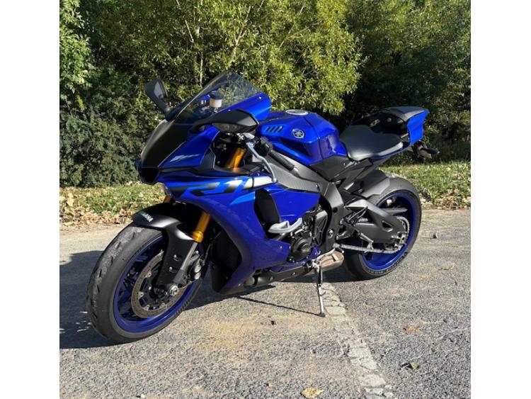 YAMAHA YZF 1000 R1