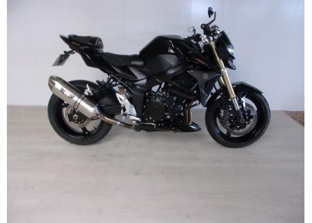 SUZUKI GSR 750