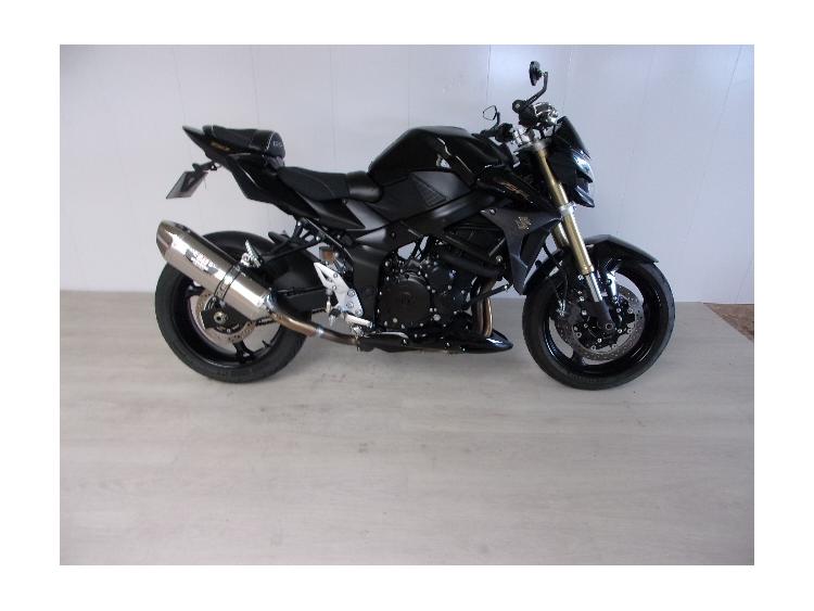 SUZUKI GSR 750