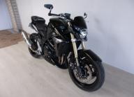 SUZUKI GSR 750