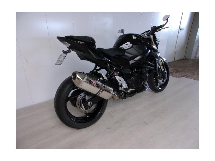 SUZUKI GSR 750
