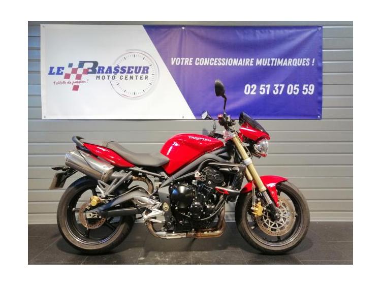 TRIUMPH STREET TRIPLE 675 rabaissée