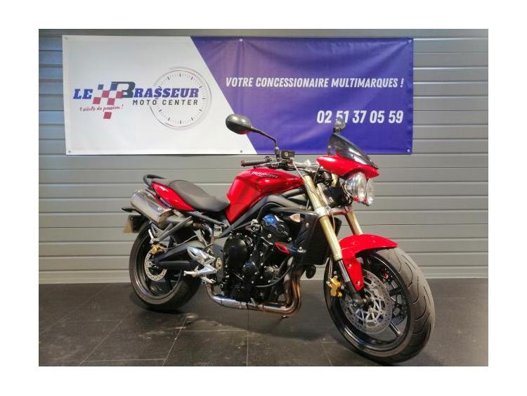 TRIUMPH STREET TRIPLE 675 rabaissée