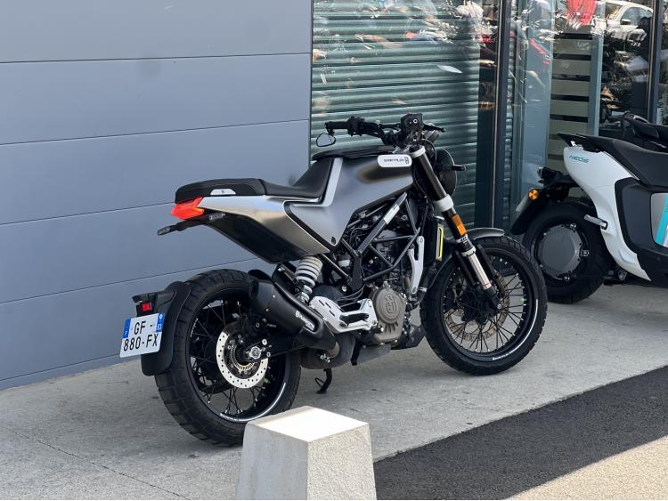 HUSQVARNA SVARTPILEN 125 ABS