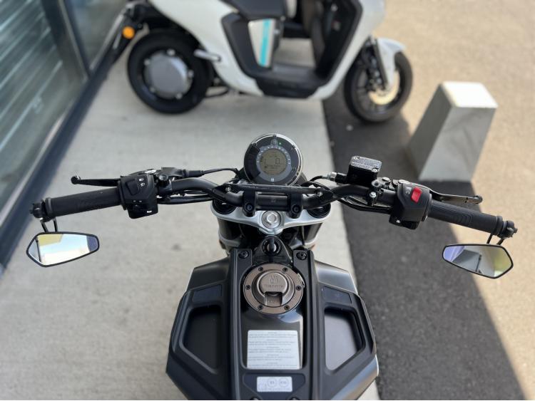 HUSQVARNA SVARTPILEN 125 ABS