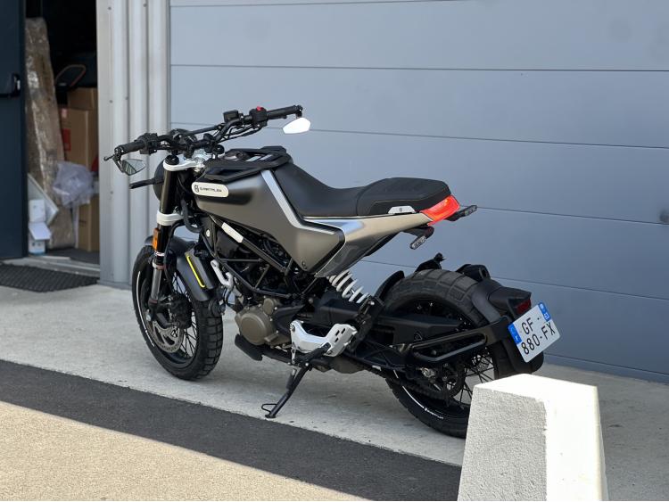 HUSQVARNA SVARTPILEN 125 ABS