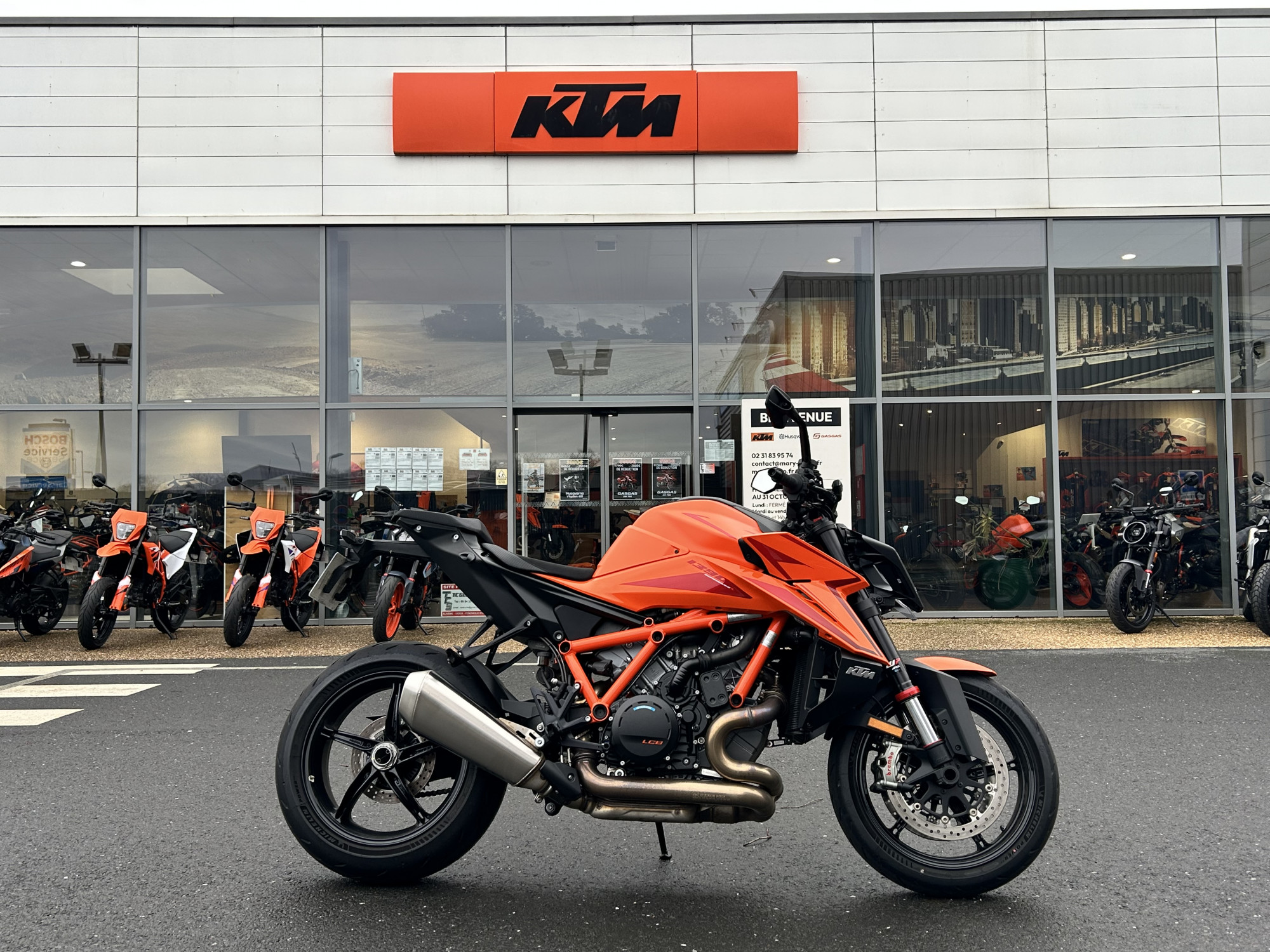 KTM 1390 SUPER DUKE R