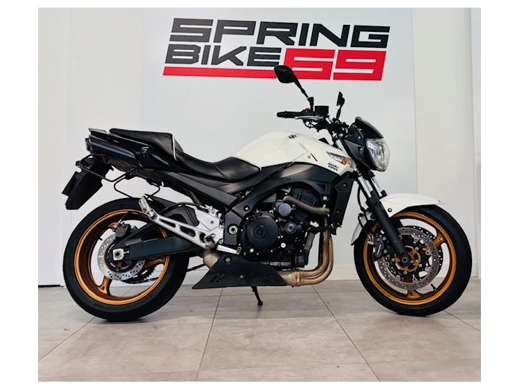 SUZUKI GSR 600