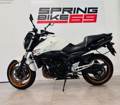 SUZUKI GSR 600