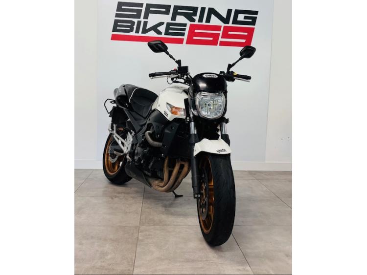 SUZUKI GSR 600