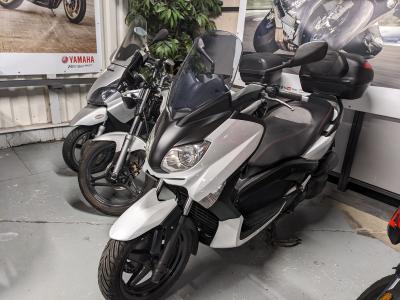 YAMAHA XMAX 125