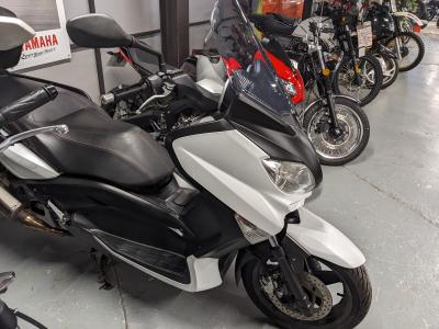 YAMAHA XMAX 125