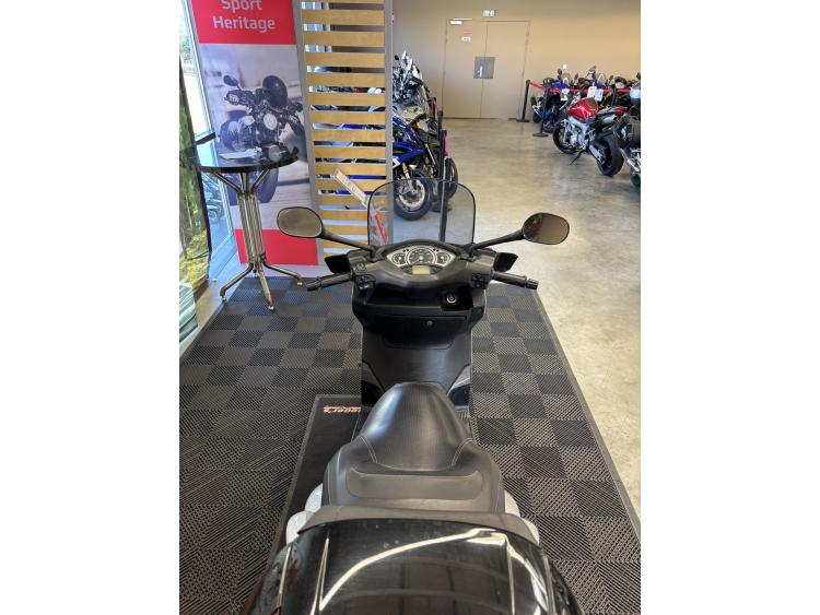 YAMAHA XMAX 125