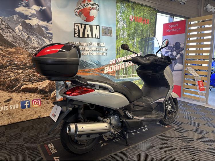 YAMAHA XMAX 125