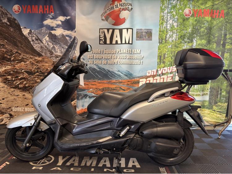 YAMAHA XMAX 125