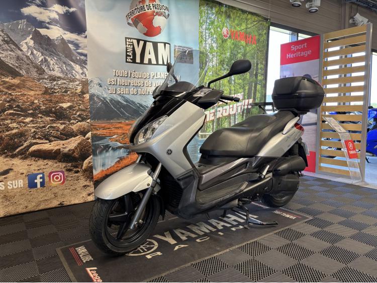 YAMAHA XMAX 125