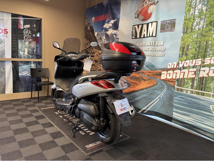 YAMAHA XMAX 125