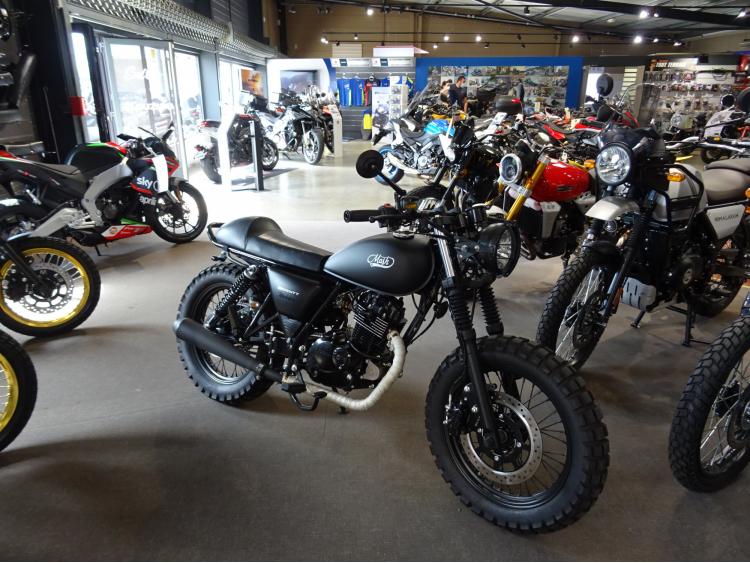 MASH new seventy BOBBER + MOTOBOX