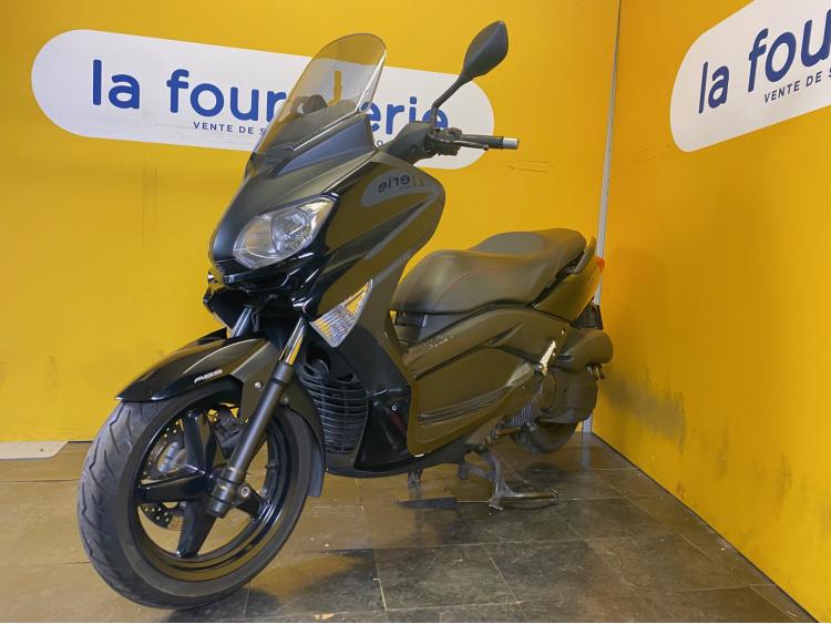 YAMAHA XMAX 125