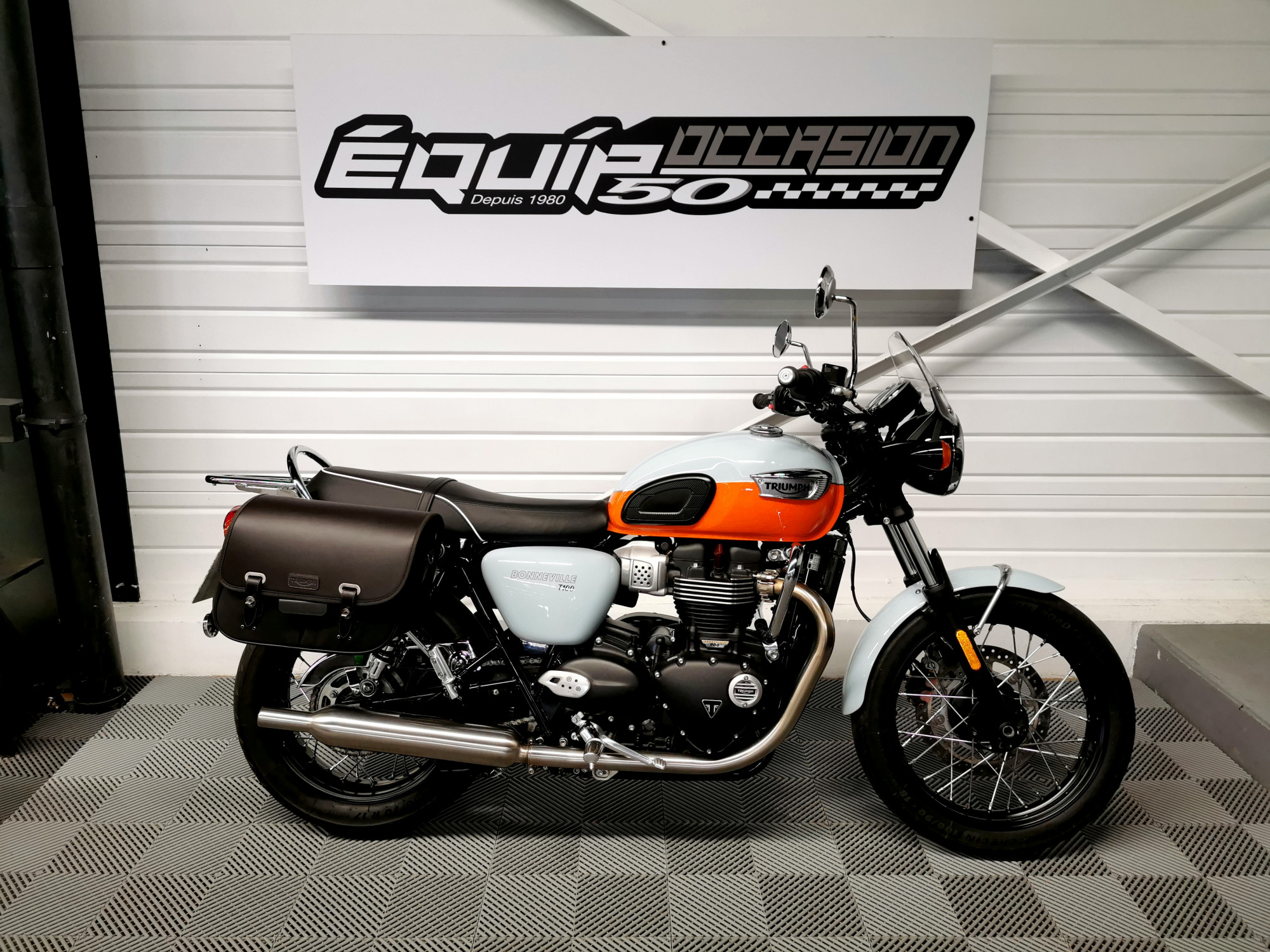 TRIUMPH Bonneville T100