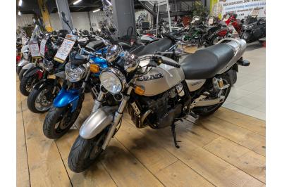 SUZUKI INAZUMA 750