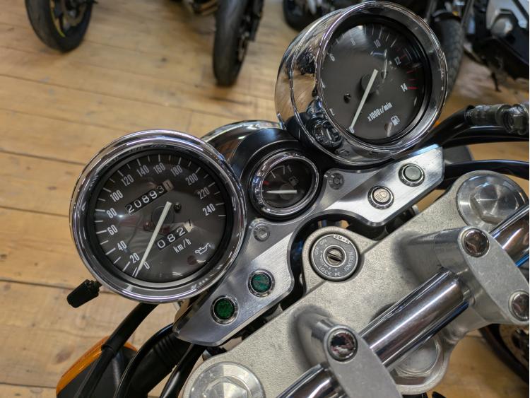 SUZUKI INAZUMA 750