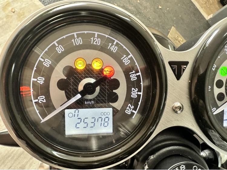 TRIUMPH SPEED TWIN 1200