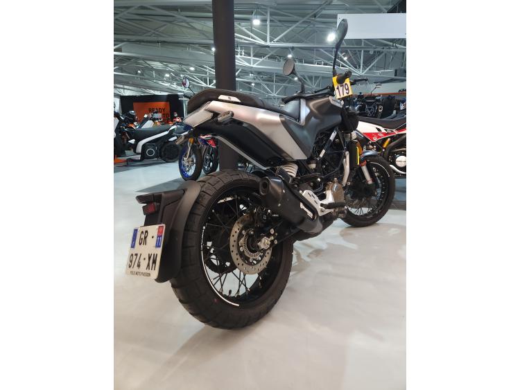 HUSQVARNA SVARTPILEN 125 ABS