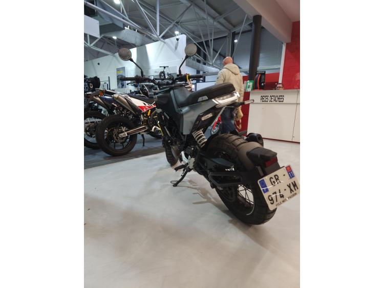 HUSQVARNA SVARTPILEN 125 ABS