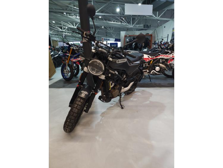 HUSQVARNA SVARTPILEN 125 ABS