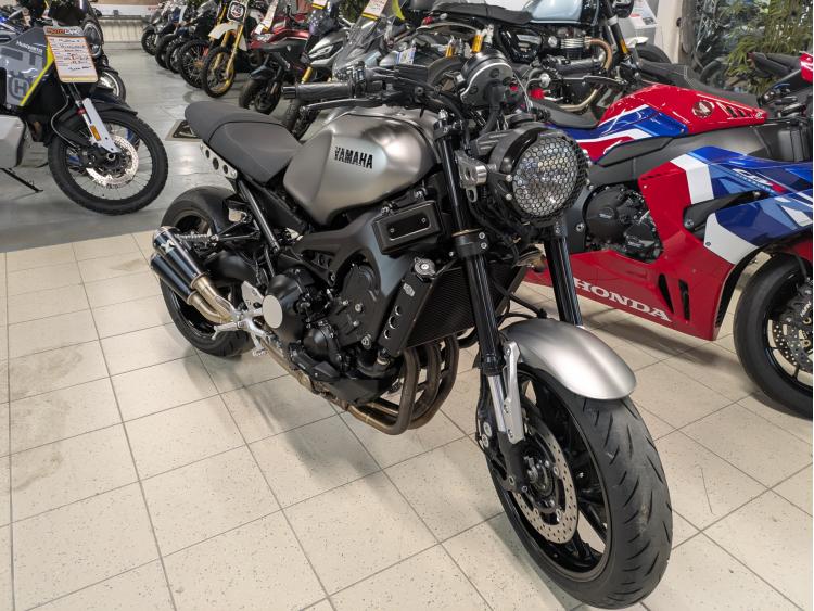 YAMAHA XSR 900