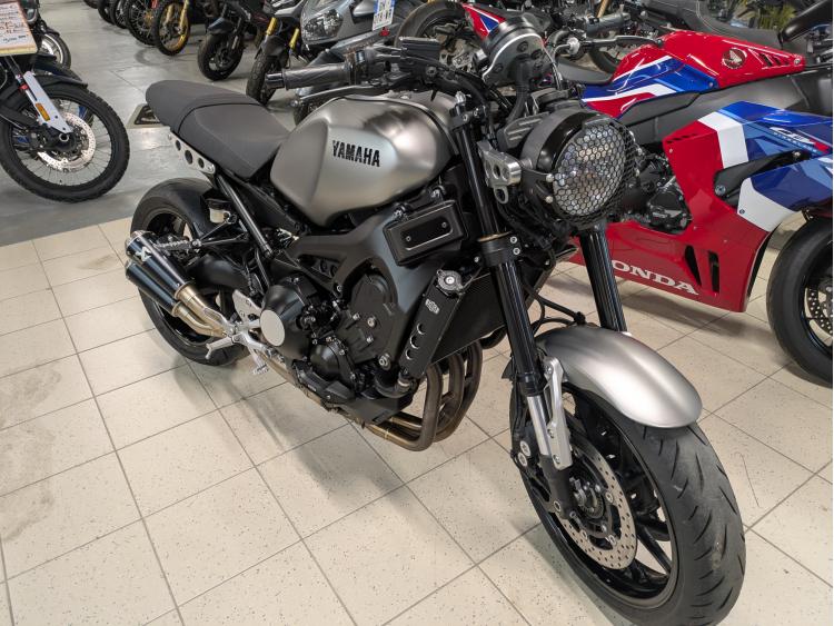 YAMAHA XSR 900