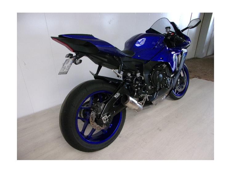 YAMAHA YZF 1000 R1