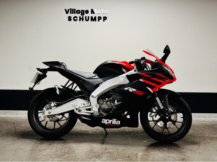 APRILIA RS 125 AVEC SHIFTER ET CAPOT DE SELLE TRES FAIBLE KILOMETRAGE 