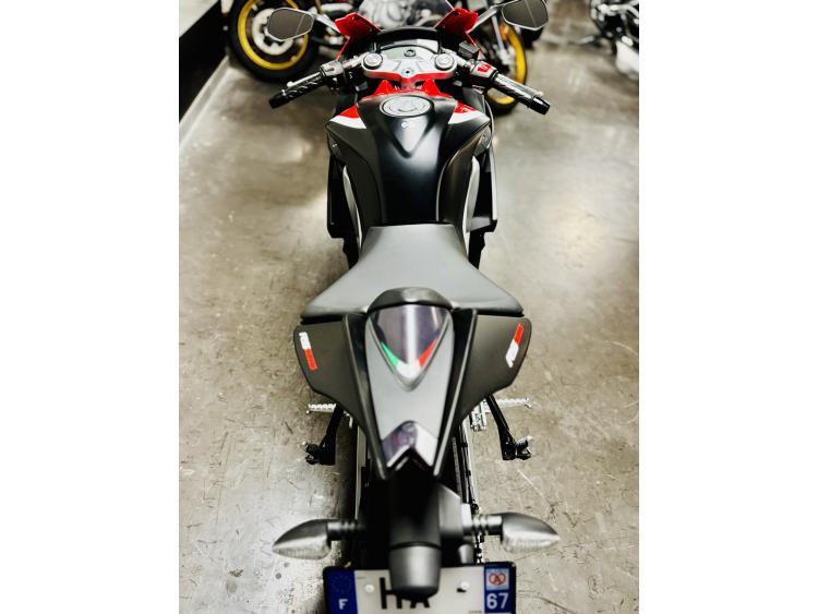APRILIA RS 125 AVEC SHIFTER ET CAPOT DE SELLE TRES FAIBLE KILOMETRAGE 