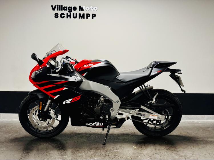 APRILIA RS 125 AVEC SHIFTER ET CAPOT DE SELLE TRES FAIBLE KILOMETRAGE 