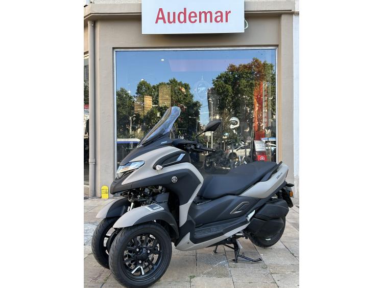 YAMAHA TRICITY 300