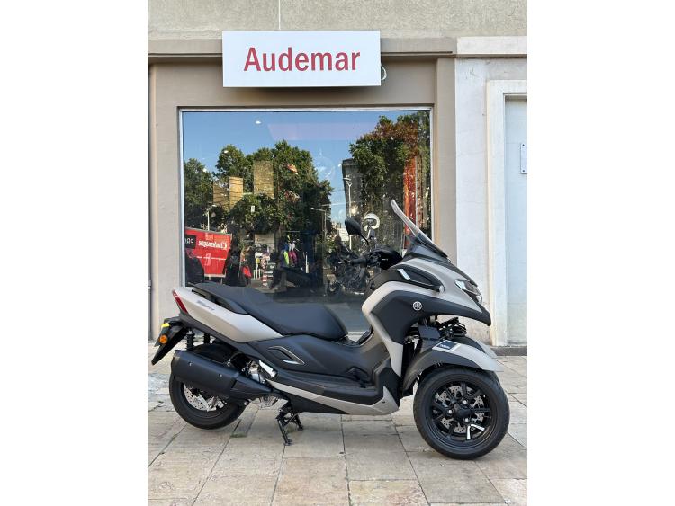 YAMAHA TRICITY 300