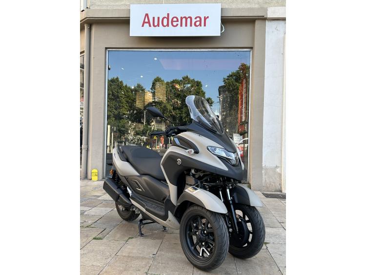 YAMAHA TRICITY 300
