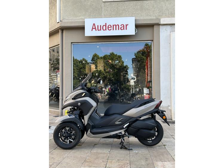 YAMAHA TRICITY 300