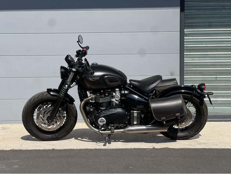 TRIUMPH BONNEVILLE BOBBER 1200