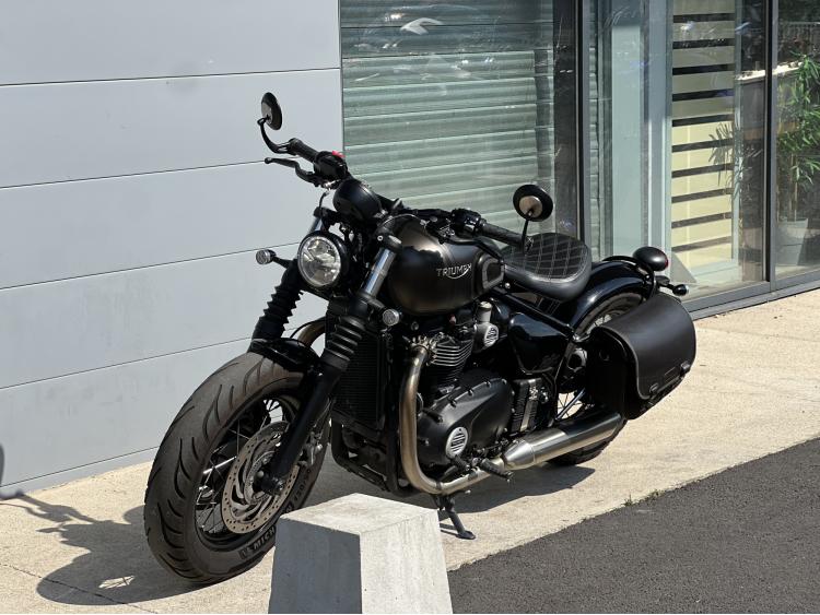 TRIUMPH BONNEVILLE BOBBER 1200