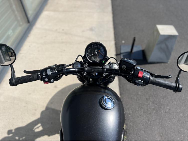TRIUMPH BONNEVILLE BOBBER 1200