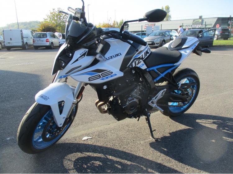 SUZUKI GSX-8S