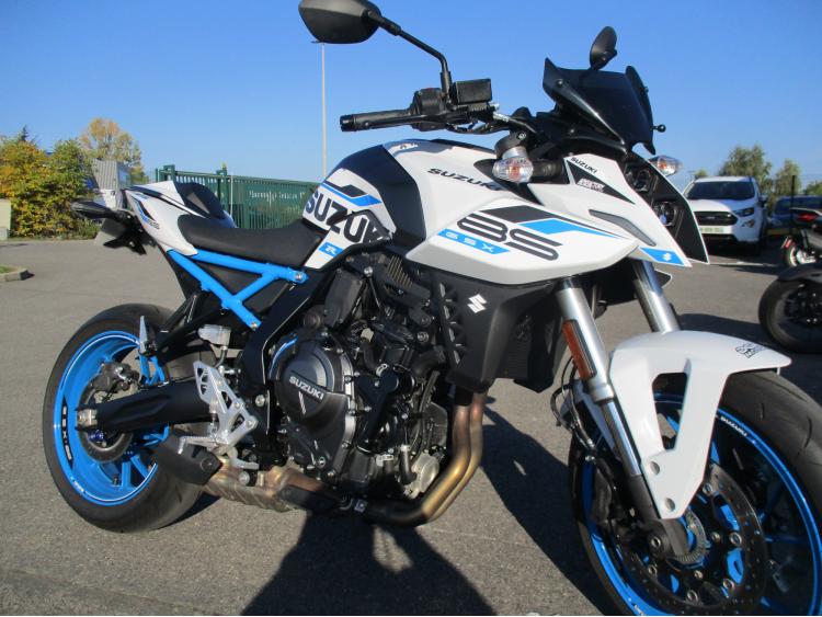 SUZUKI GSX-8S