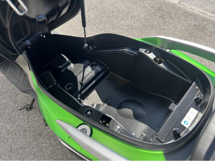 KAWASAKI J300
